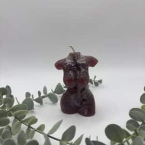 Een oud bruine kaars in de vorm van een buste van een dame met schouders.