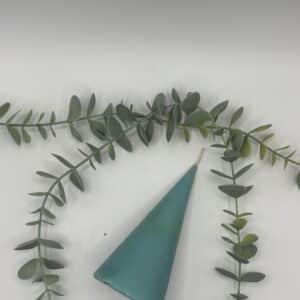 Een oceaan kaars in de vorm van een kegel.